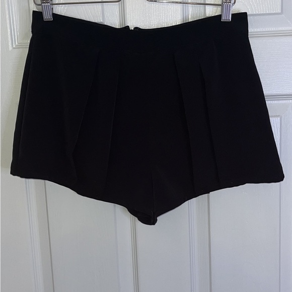 Women’s black dress shorts - Picture 1 of 4
